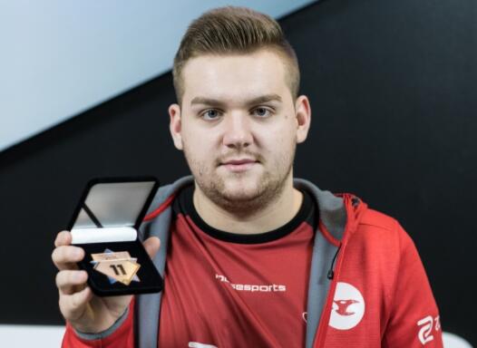 决定比赛 决定比赛